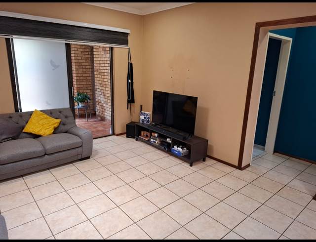 2 BEDROOM TOWNHOUSE FOR SALE IN BERGBRON